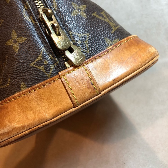 SOLD! Auth Louis Vuitton Alma! - Picture 3 of 8
